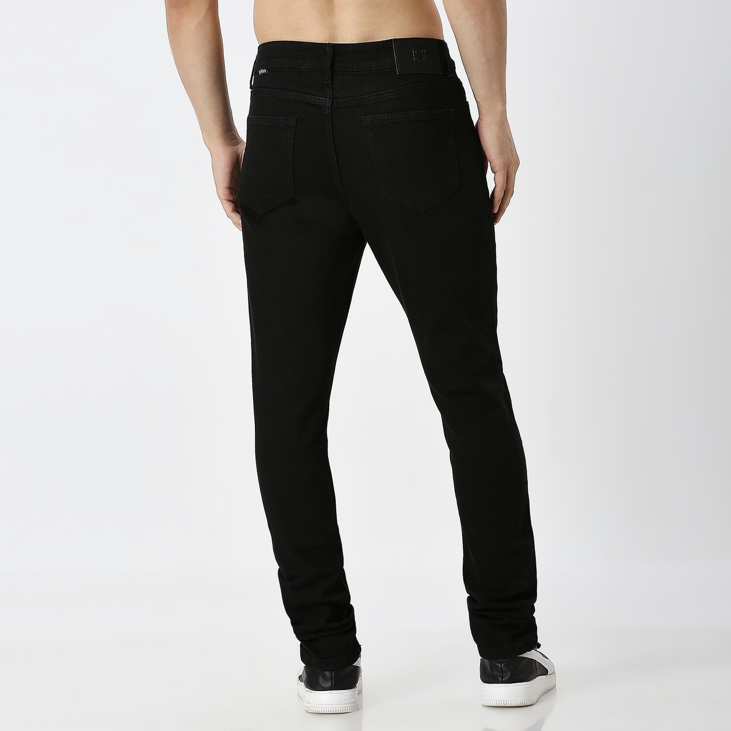 BLACK NARROWNEST JEANS